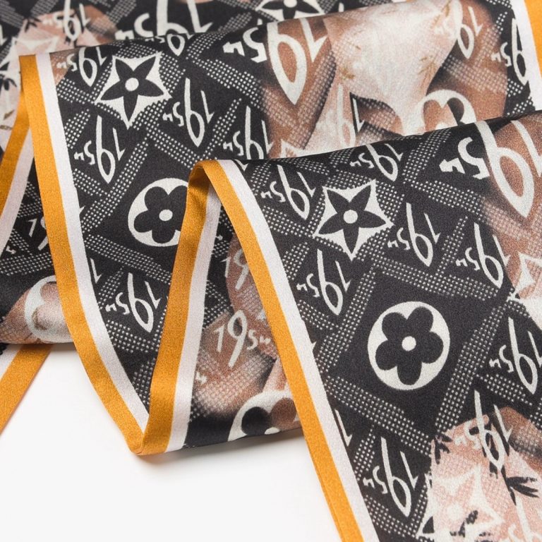 Découvrez des foulards en soie personnalisés et l’impression de bandanas personnalisés par le fabricant exportateur Twilly